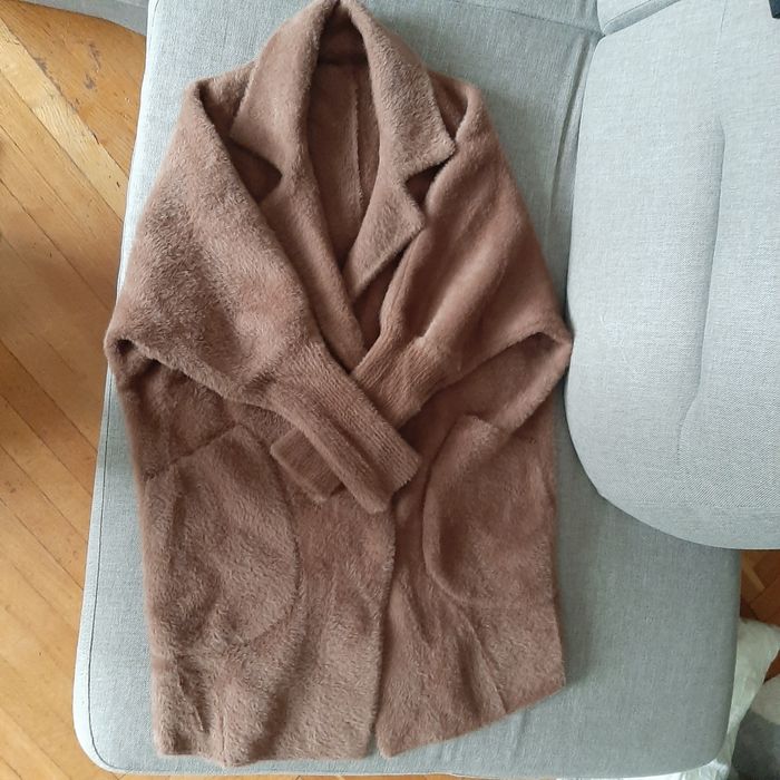 Plaszcz z alpaki w kolorze brązowym w idealnym stanie