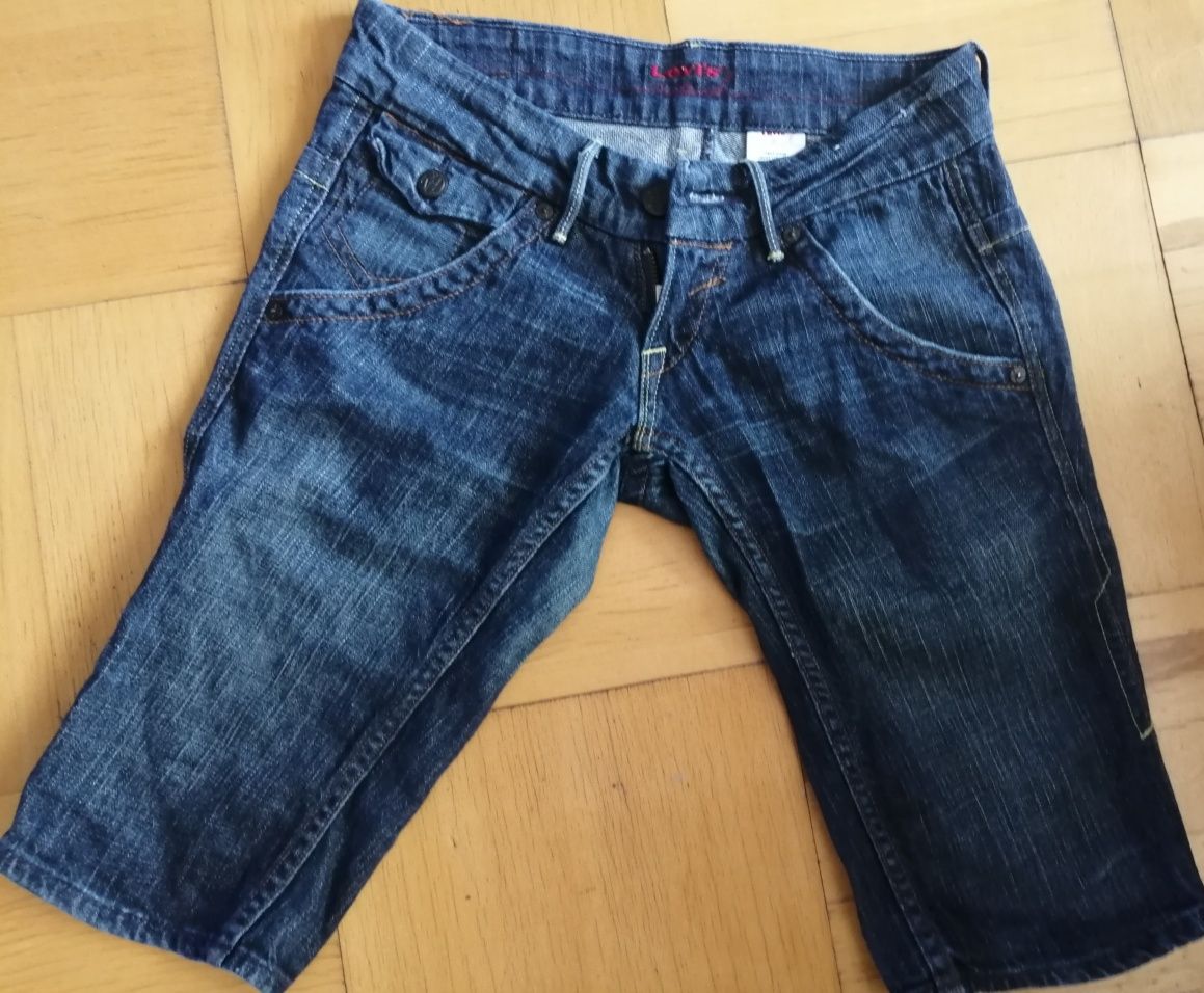 Levis Red jeansowe spodenki M r. 25 i koszulka