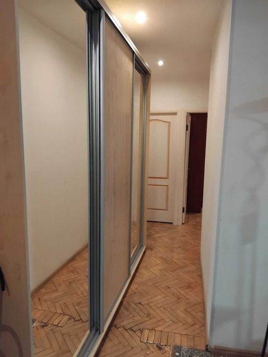 Оренда в центрі 2-х  квартири з студією-кухнею