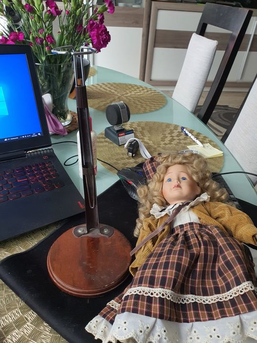 Lalka porcelanowa z dawnych lat