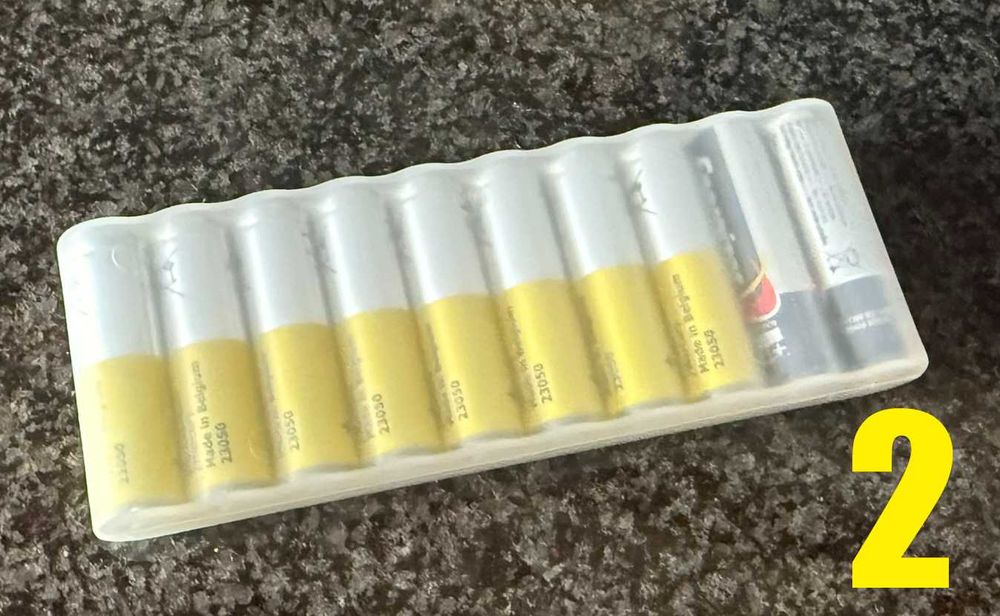 4 Caixas plásticas pilhas AA e AAA