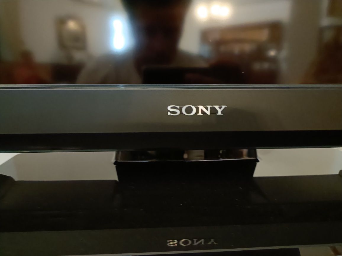Televisão Sony + mesa