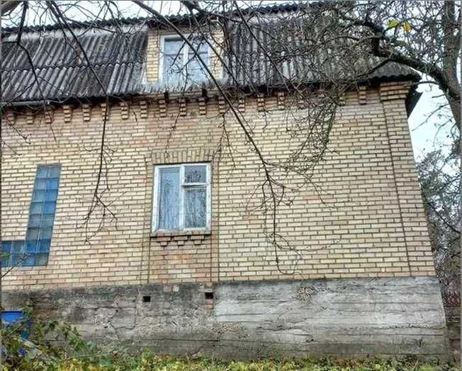 Продам частину будинку 105 м2 по вулиці Толстого