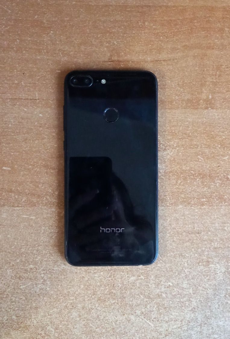 Продам телефон б/у.Honor 9 Lite