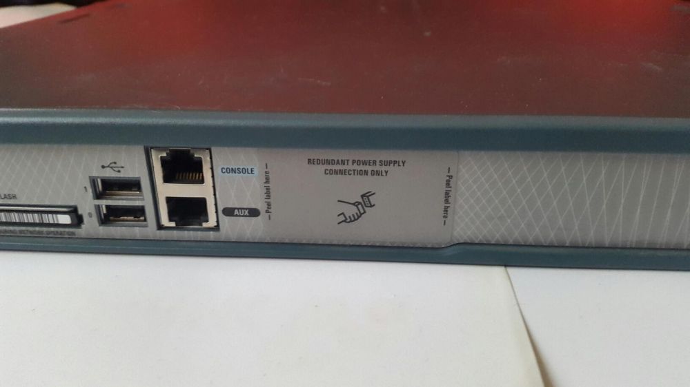 Маршрутизатор Cisco 2811 c модулем vi2-2fxo