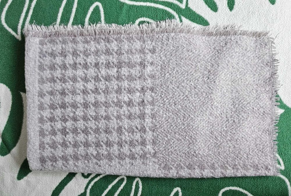 Szalik szal w kratkę paski 4 szt.