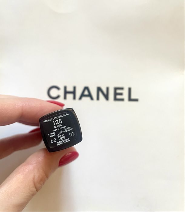 Помада CHANEL Rouge Coco Bloom 128 Magic