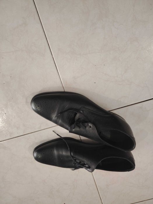 Sapatos e botas  em muito bom estado