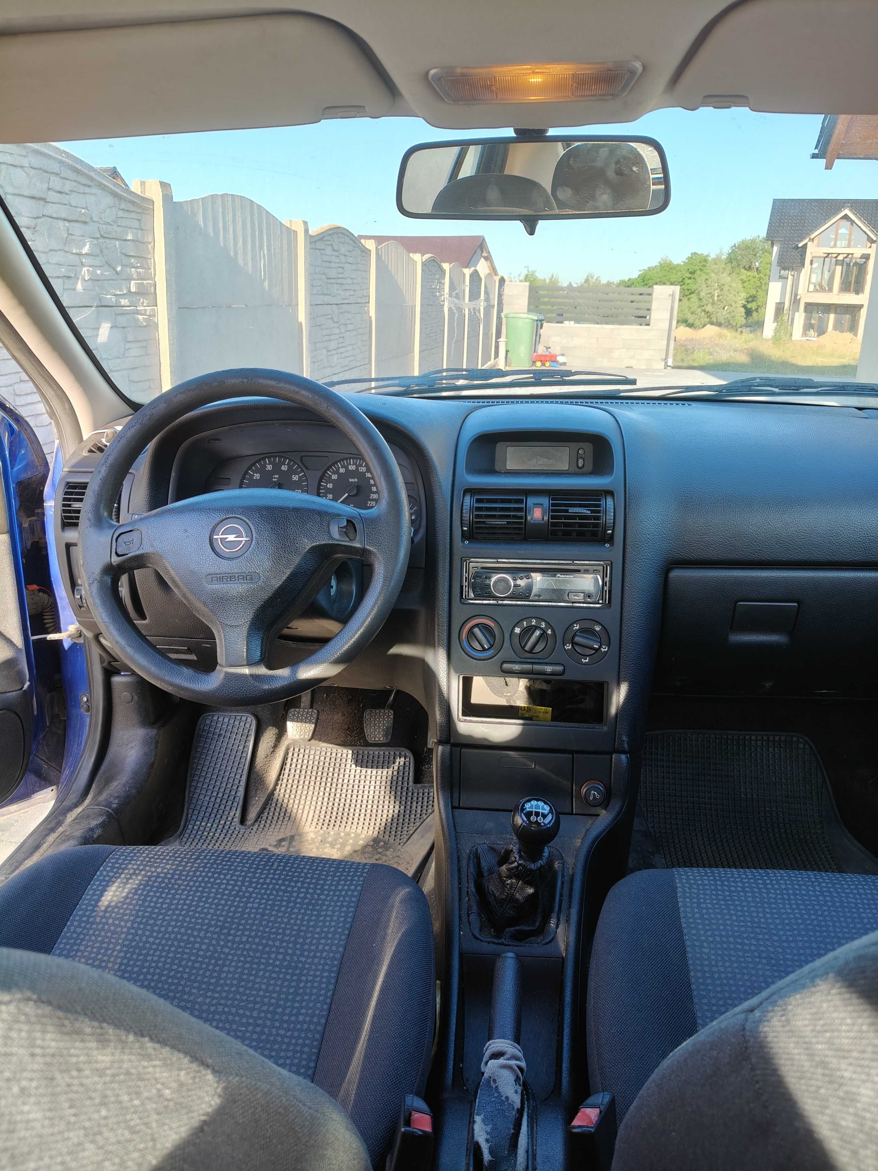 Opel Astra 1,4  2004r