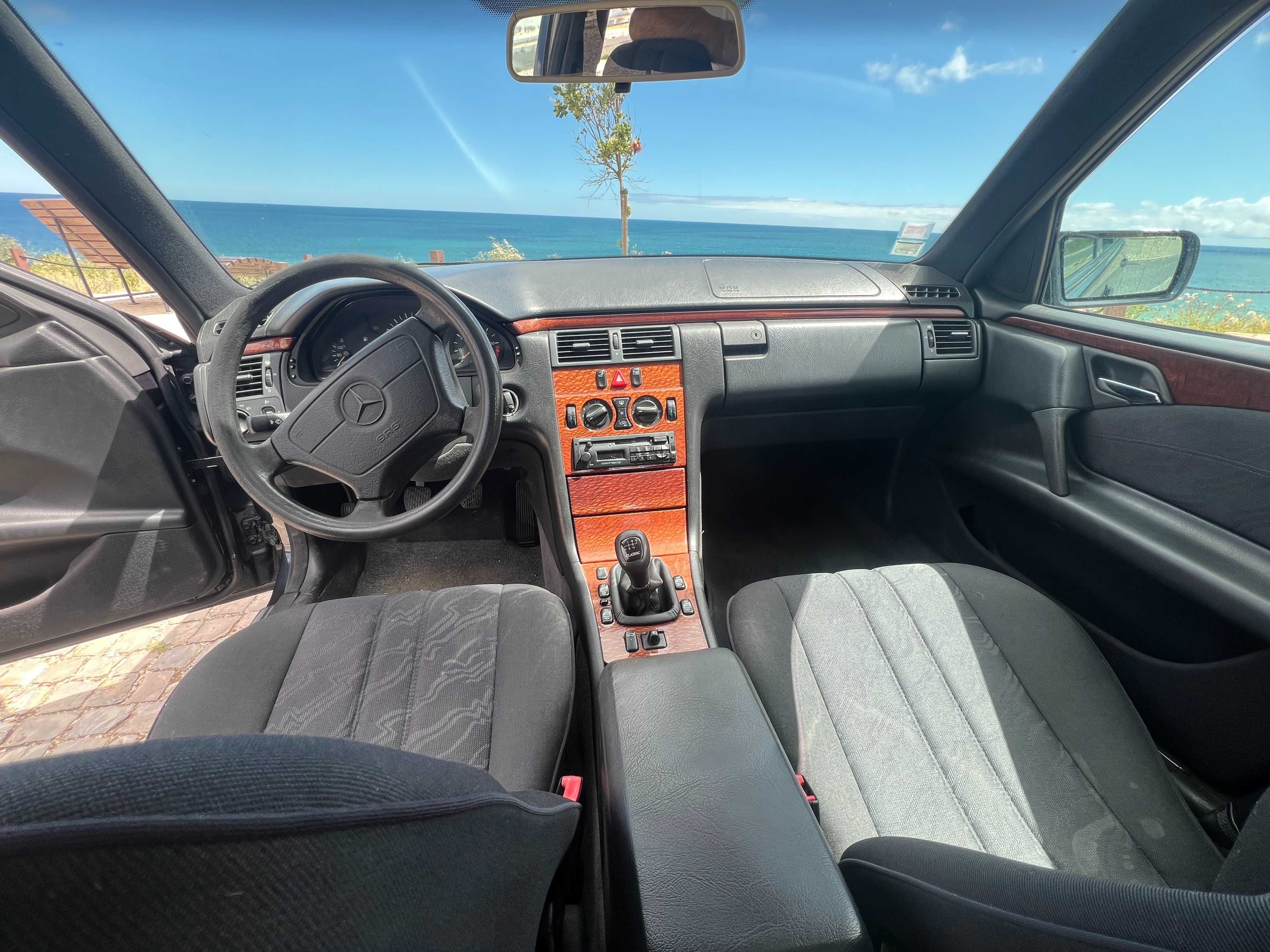 Mercedes E220d (1 dono)