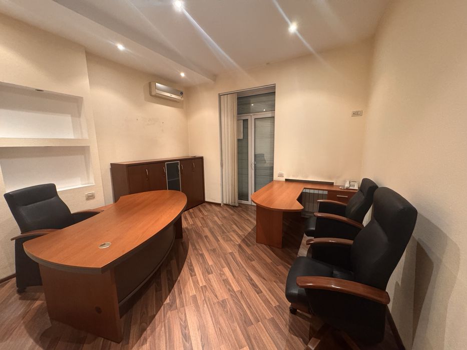 Оренда офісу в центрі , з меблями ,75м2 , три кабінети