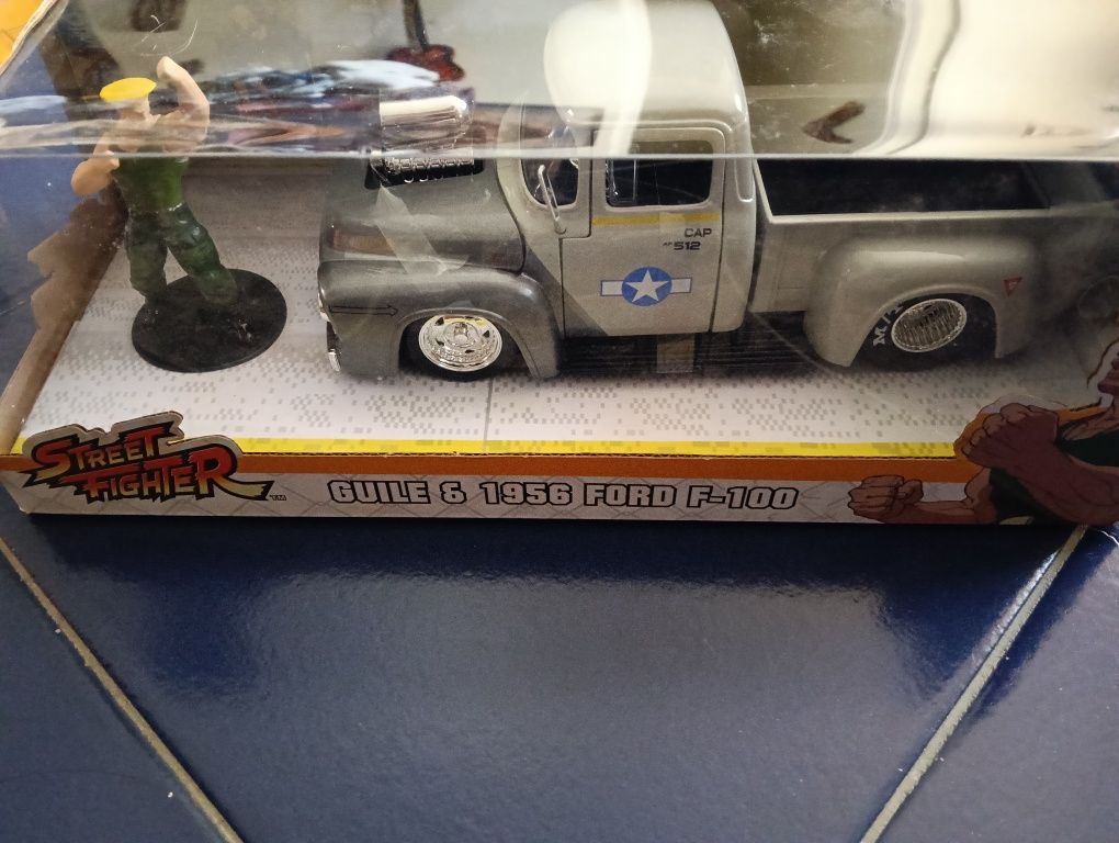 Réplica de Veículo Jada Street Fighter: Guile & 1956 Ford F-100 1:24 -