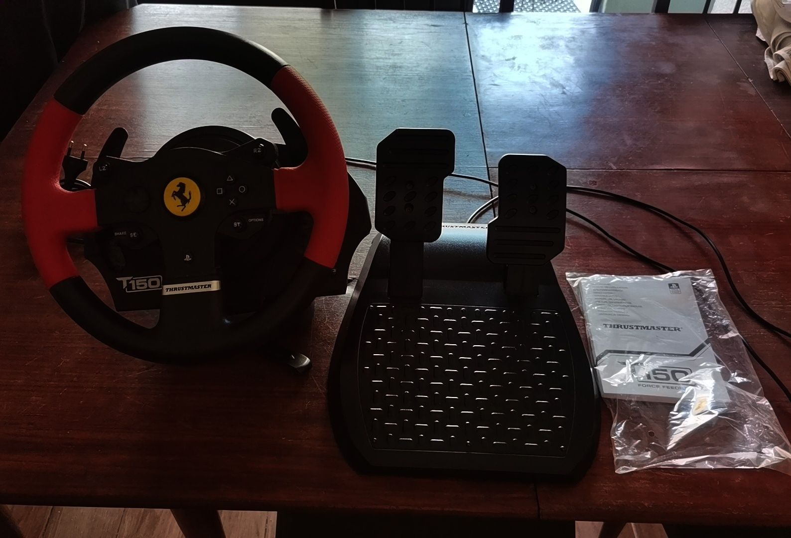 thrustmaster t150 ferrari (volante + pedais) Edição Especial