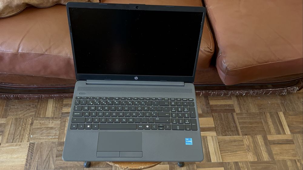 Portátil hp 250 g9