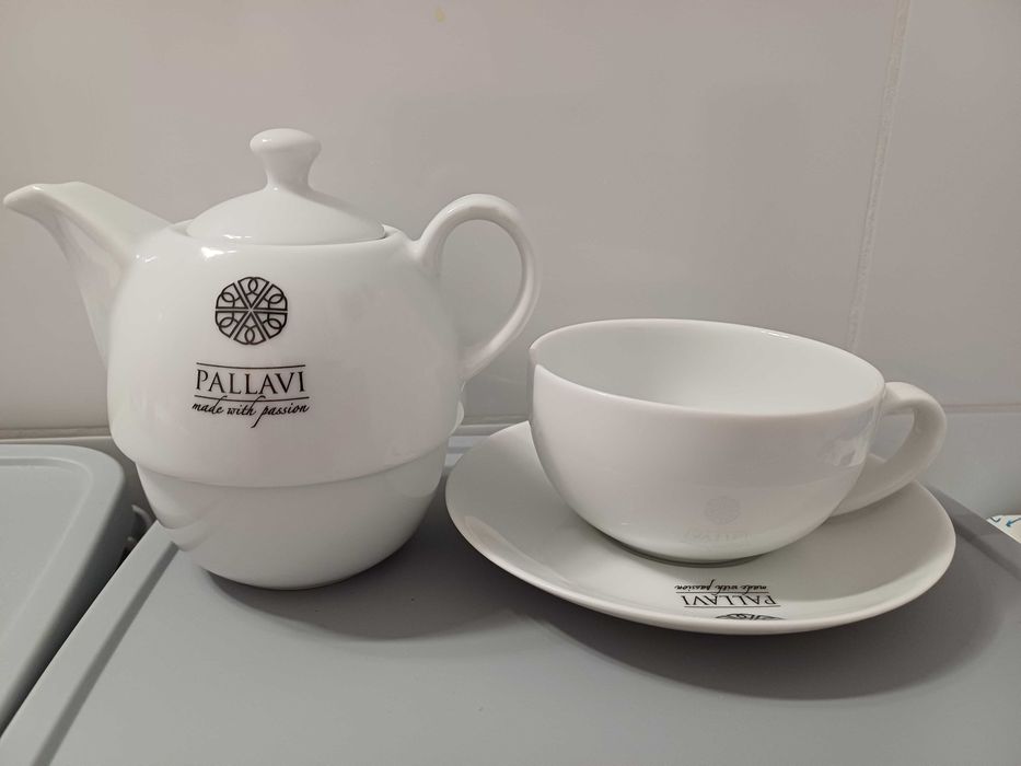 Zestaw porcelany pallavi- dzbanek/zaparzacz 450ML.