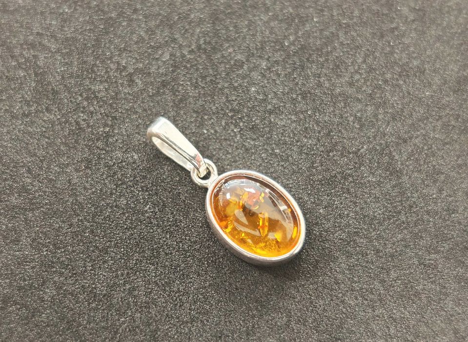 Srebrna zawieszka z Bursztynem p925 2,7g 2,7x1,1cm