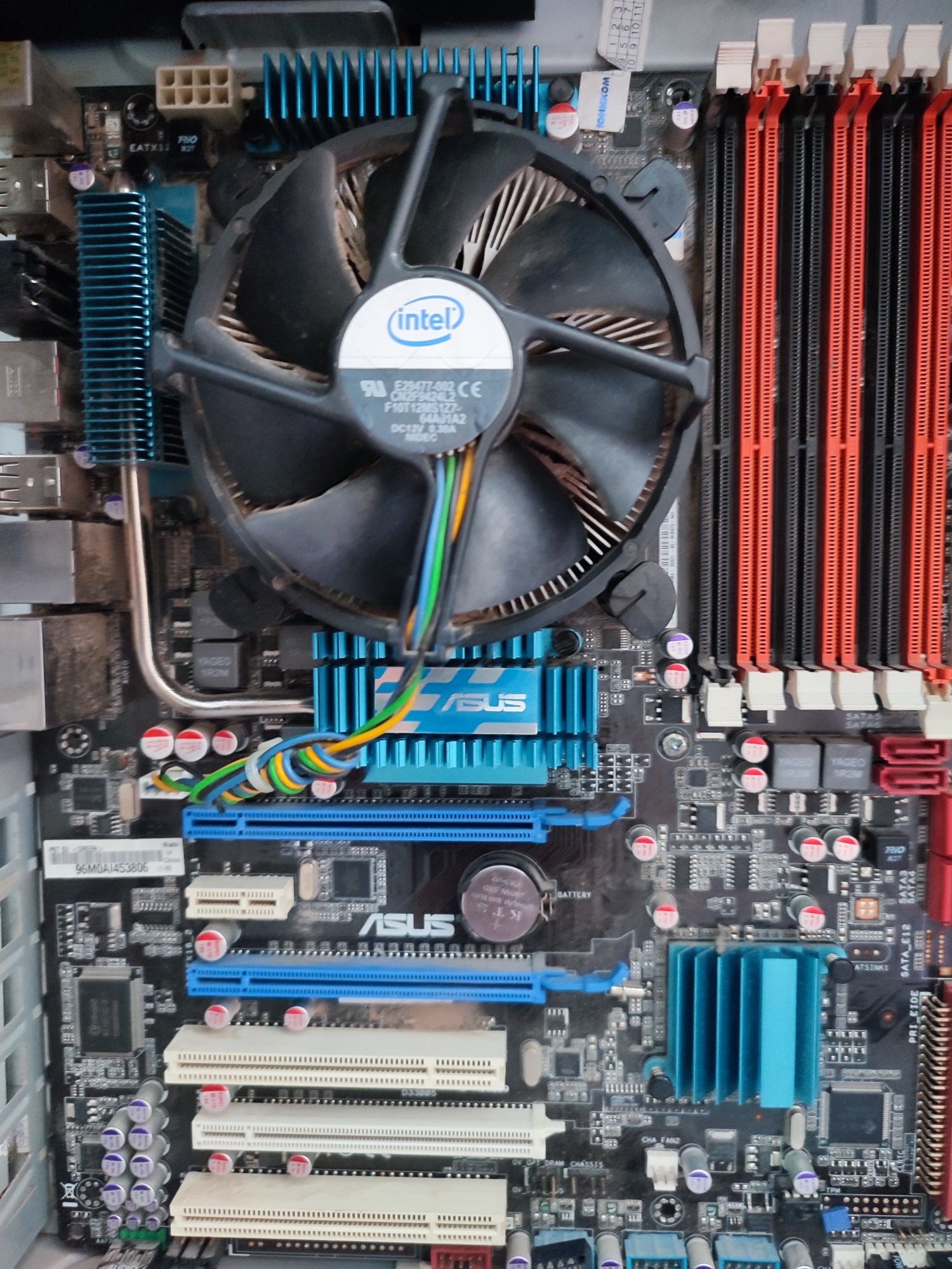 Продам комплектующие: 1366s 775s ddr2 8600gt монитор Nec