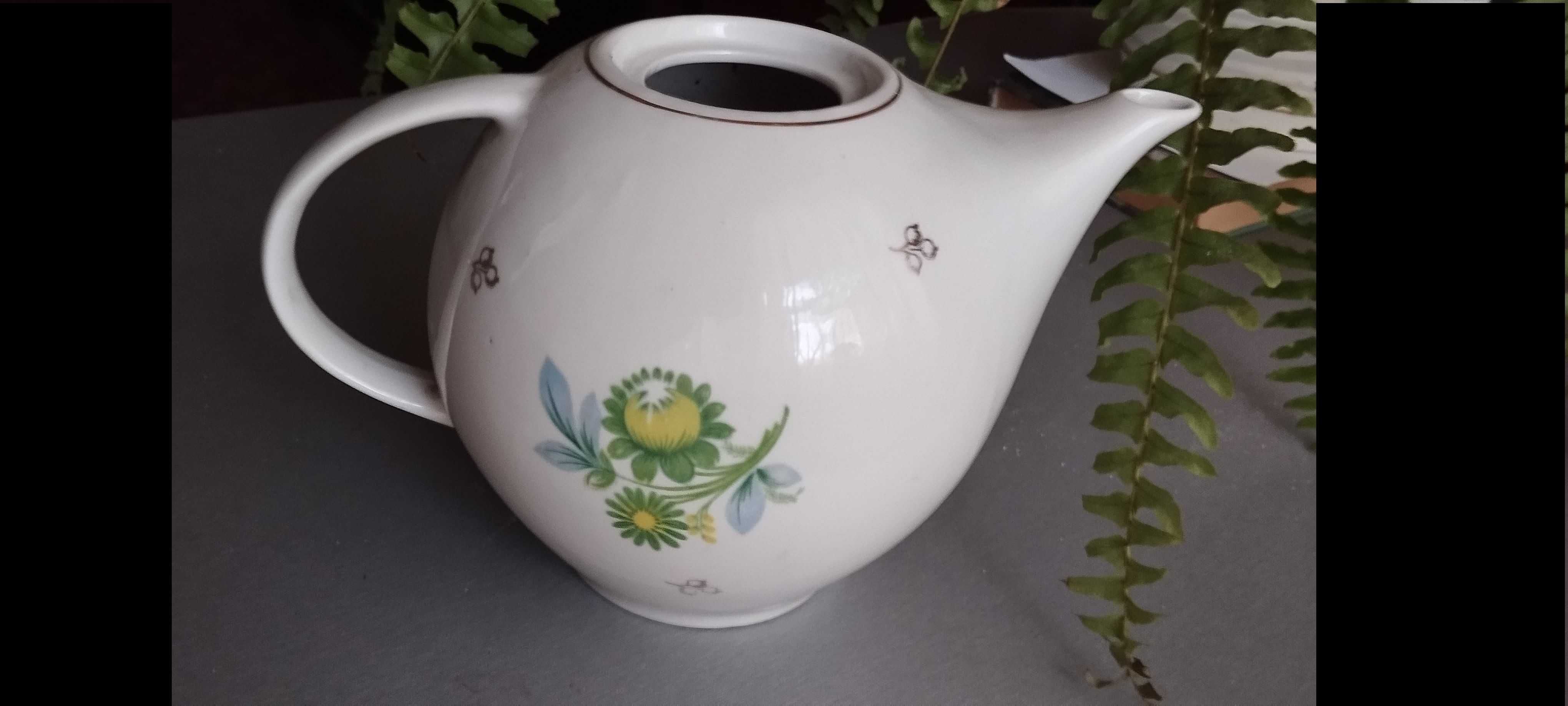 Фарфоровый чайник 1,5л