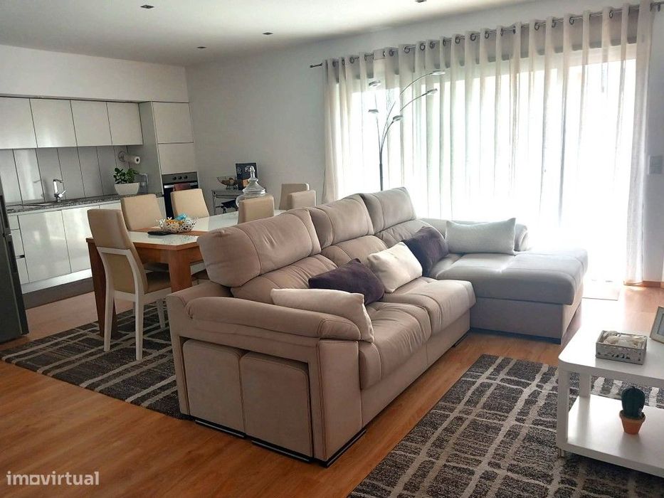 Moradia T2 Suites térrea (10min a pé da praia)