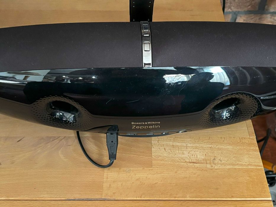 Sprzedam głośnik B&W Zeppelin Air + iPod Nano 5th Gen +pilot PROMOCJA!