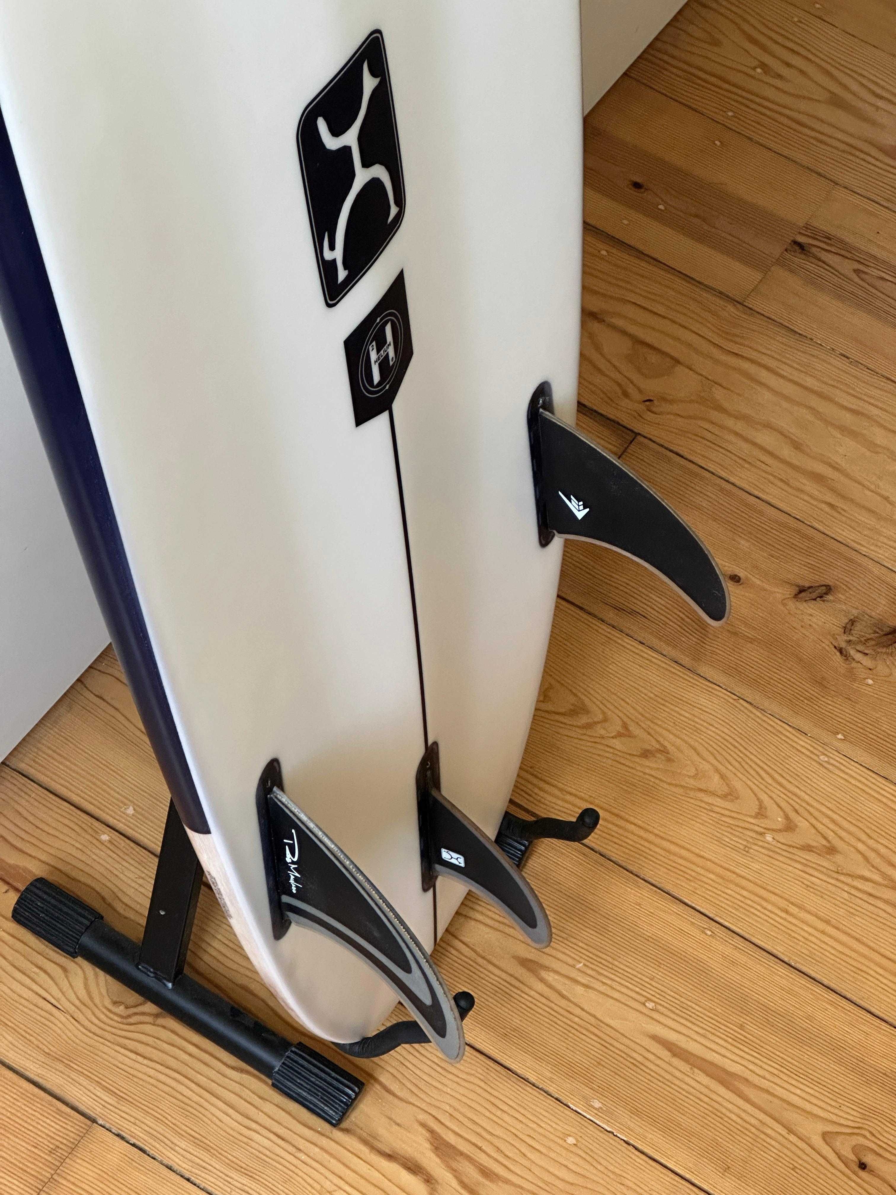 Firewire Machadocado 5'8 surfboard + Robs  2+1 Fins