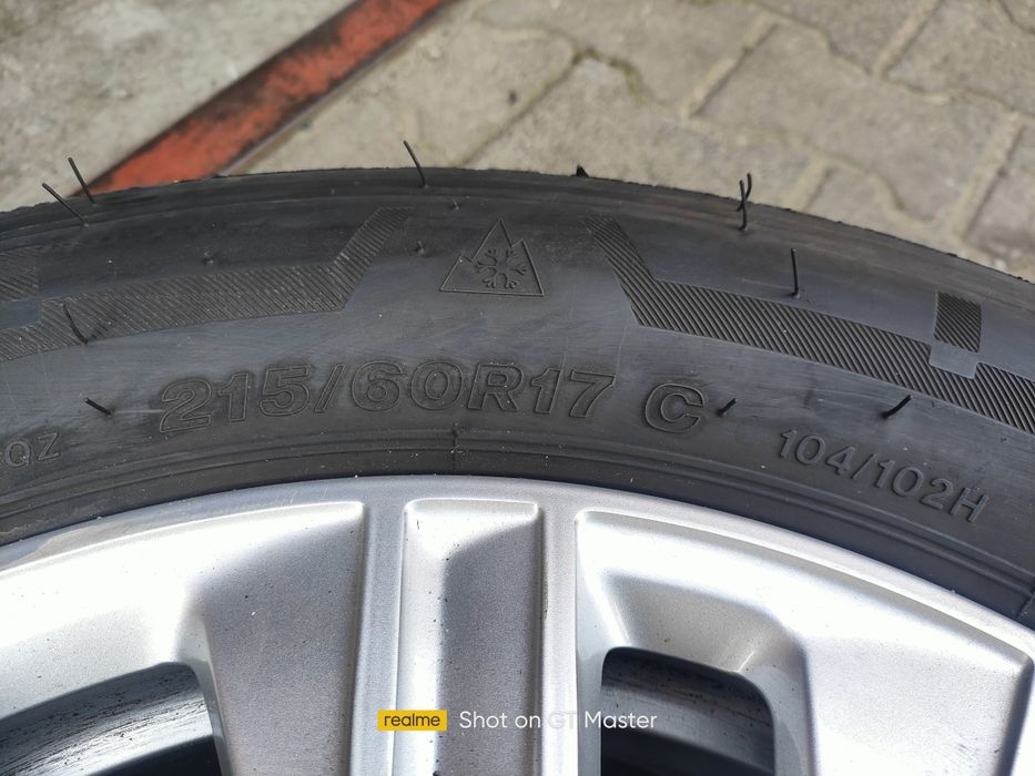 Bridgestone Blizzak W810 215/60/17 c