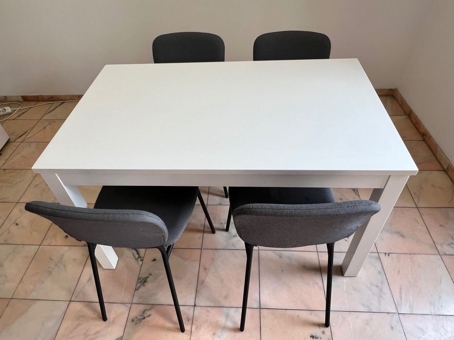 Mesa extensível ikea + 4 cadeiras