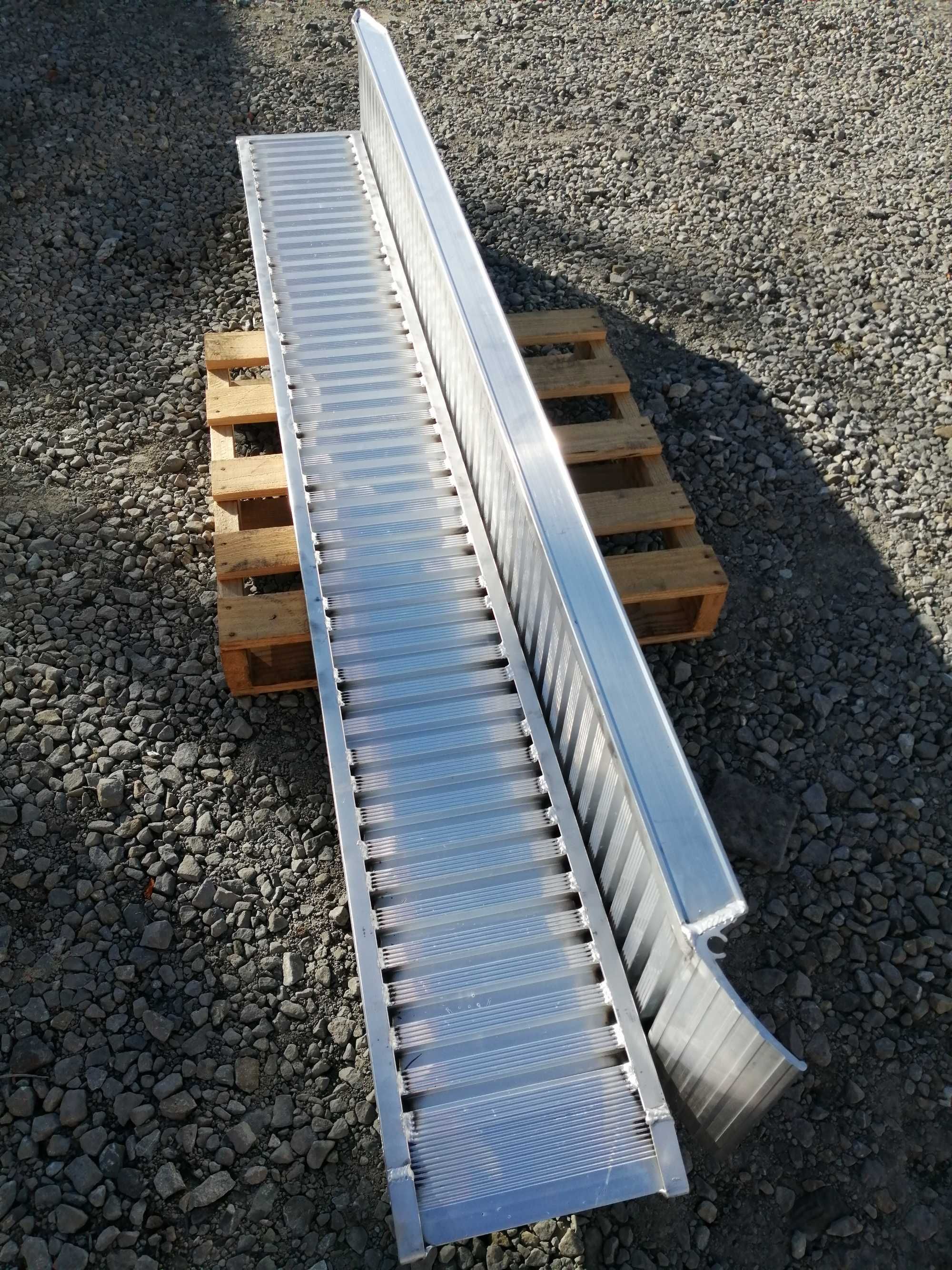 Najazdy aluminiowe specjalistyczne | 2,5m ↔ | 1750kg | szerokość 30cm