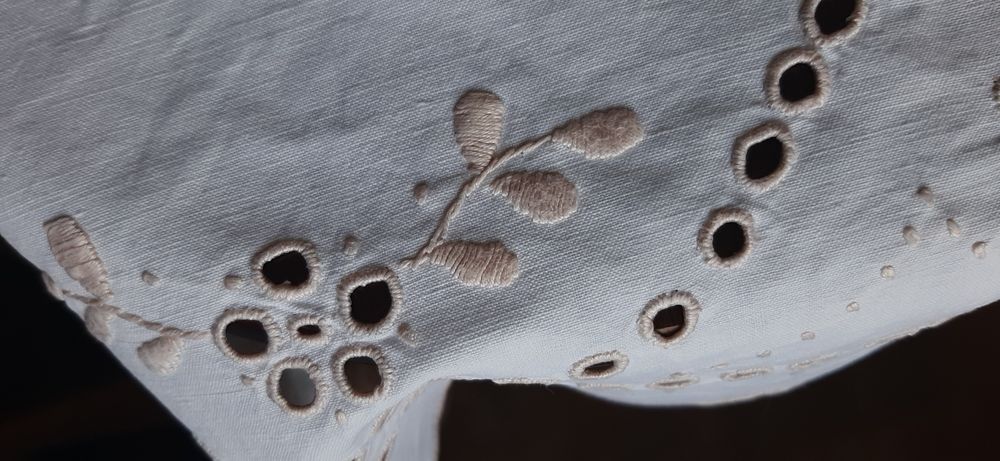 Льняная  скатерть ришелье