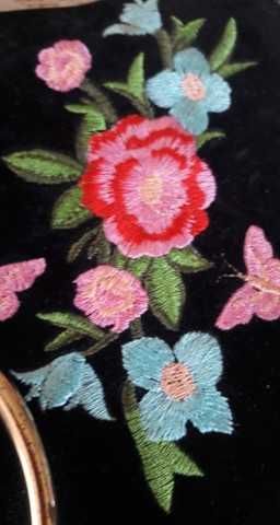 Torebka czarna kopertówka 20x33 kwiaty kolorowe haft