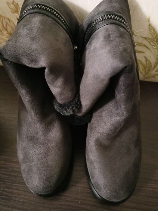 Продам чоботи жіночі НОВІ