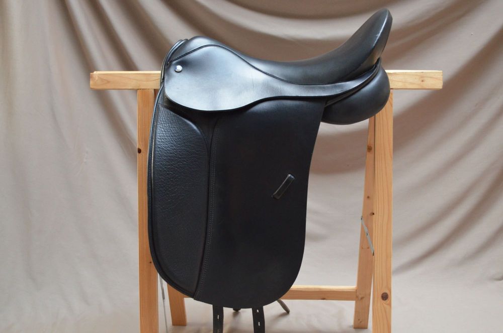 Equestor Continental wąskie siodło ujeżdżeniowe 17,5