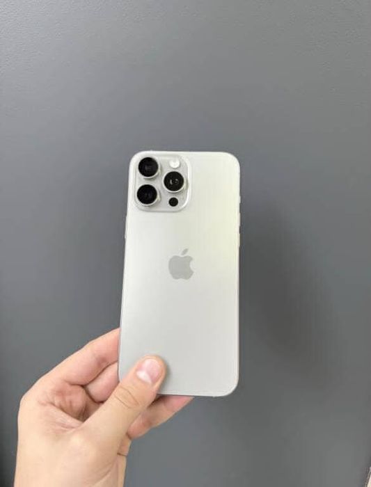 Android в корпусі iPhone 16 про макс