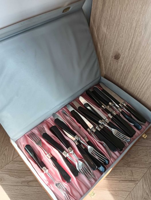 Zestaw starych sztućców nóż 12szt  i widelec 12szt czarna raczka