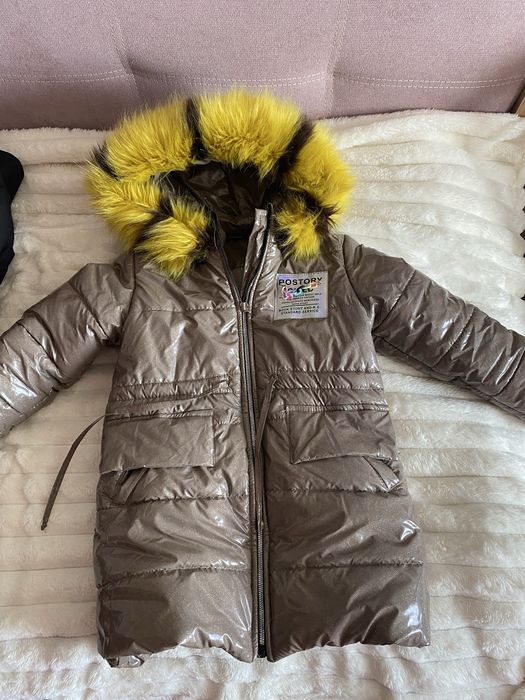 Продам курточку на дівчинку 128-134