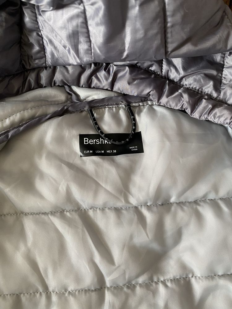 Весняна чоловіча куртка Bershka розмір М
