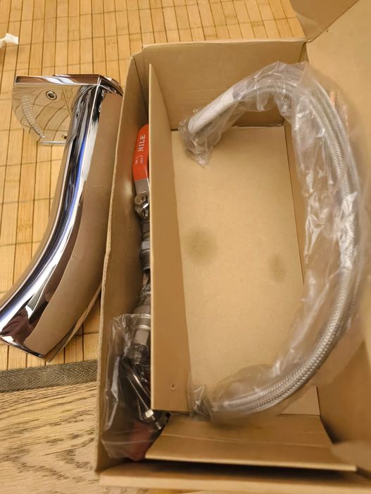 Bateria Umywalkowa Nablatowa Stojąca Wysoka 28cm Typu WODOSPAD - Chrom
