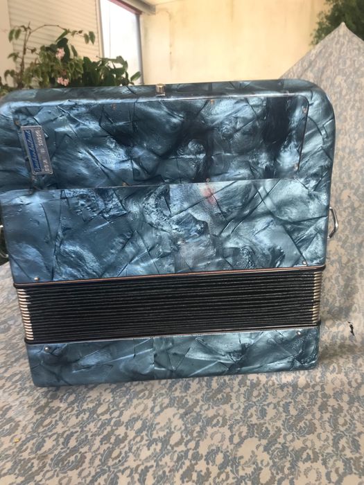 Vendo esta concertina em LA sustenido