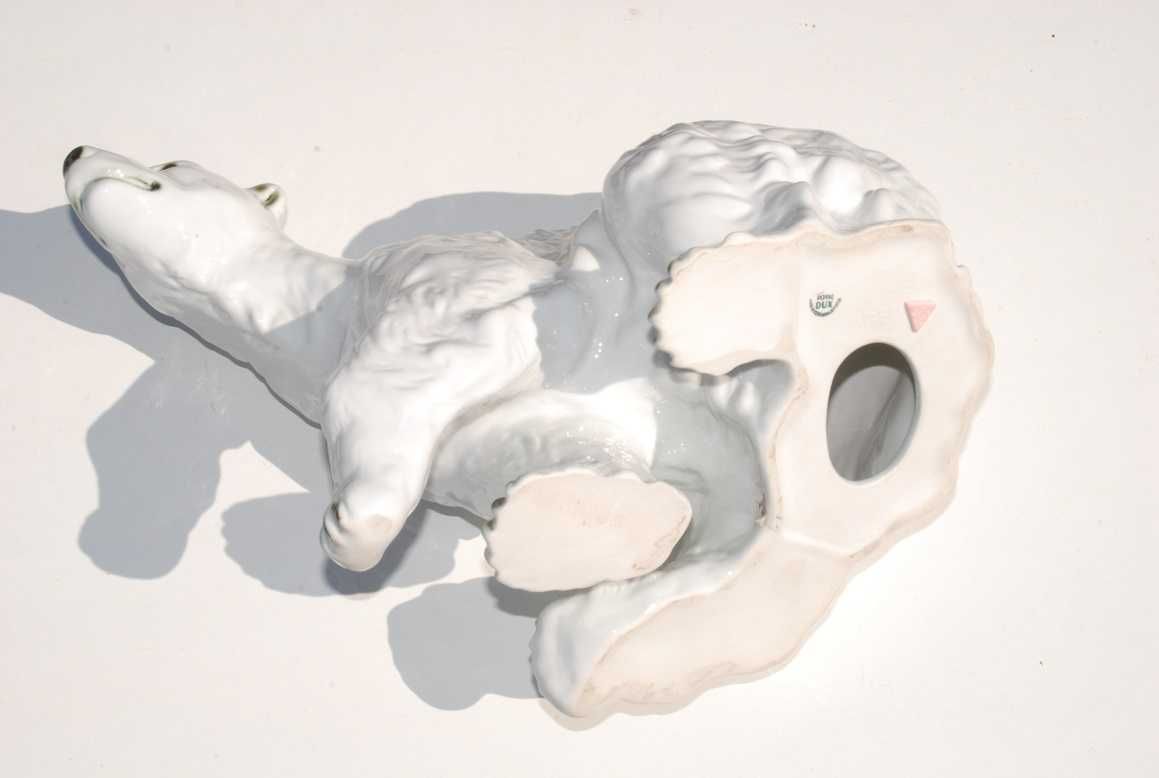 Stara figurka posag niedźwiedź polarny antyk