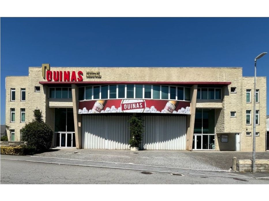 Armazém Industrial com Escritórios e Logradouro | Alfena