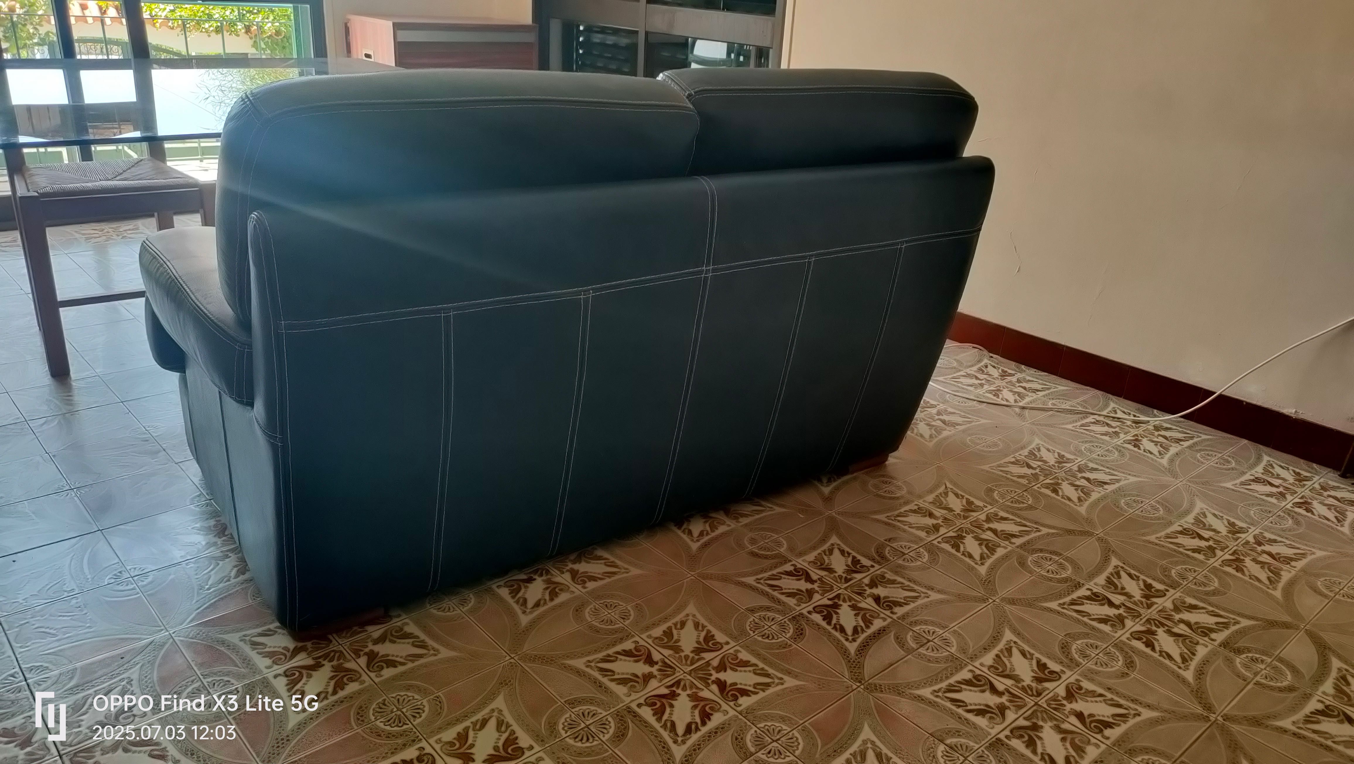 Sofás em pele azul