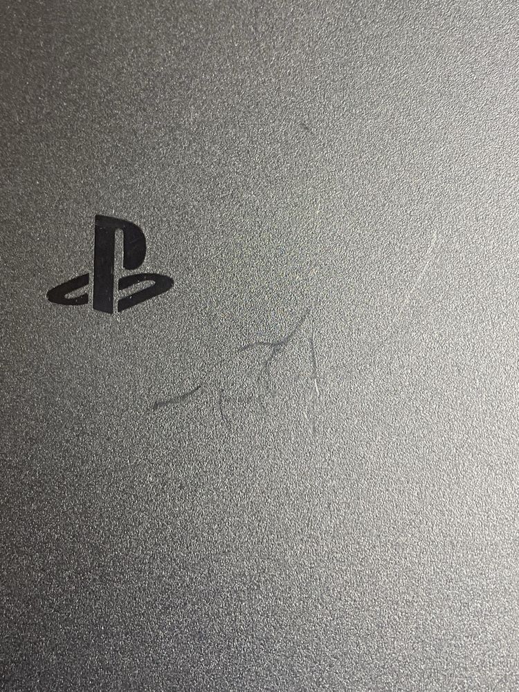 PS4 SLIM з 1 маленьким нюансиком