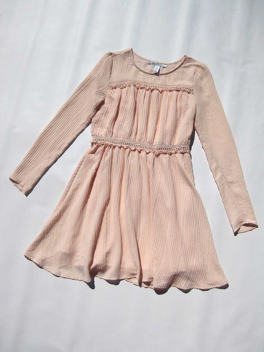 Красивое лёгкое нежное светло розовое платье плиссе кружевом Nly Trend