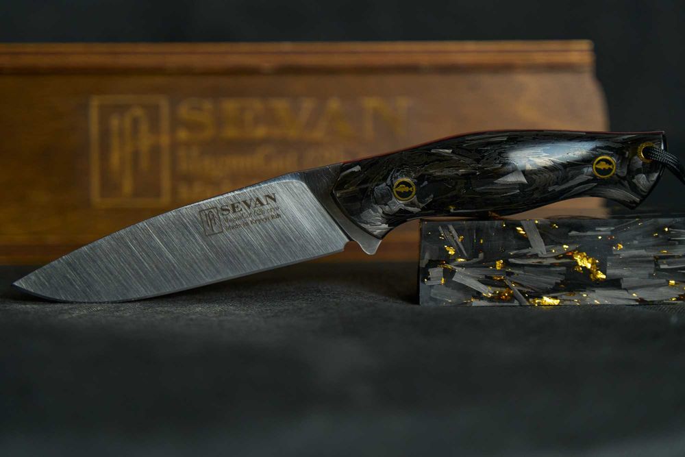 Ніж ручної роботи  із топової американської сталі CPM MagnaCut