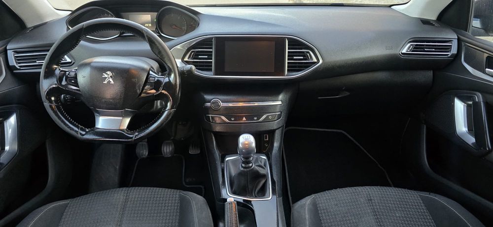 Peugeot 308 1.6 HDI Allure ano 2017 a diesel