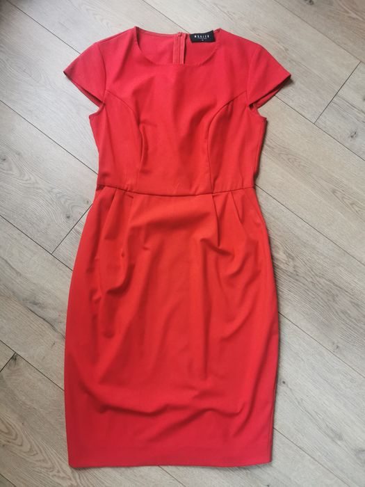Elegancka sukienka w klasycznej czerwieni na święta Mohito rozmiar 34