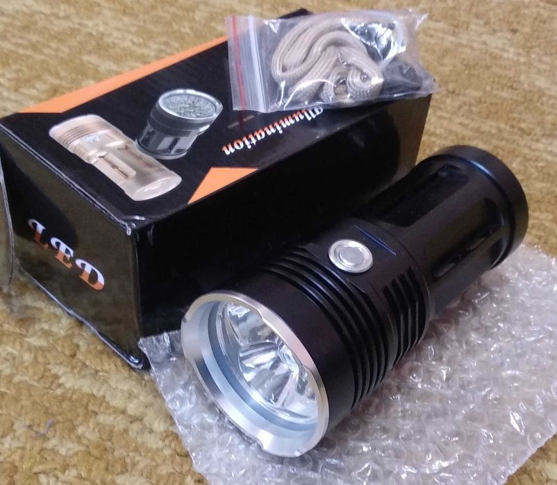 Фонар потужний. Три свідлодіода, на чотири аккумулятора.