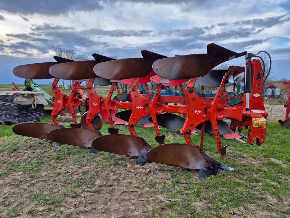 Pług obrotowy KUHN Master 100 4 skibowy