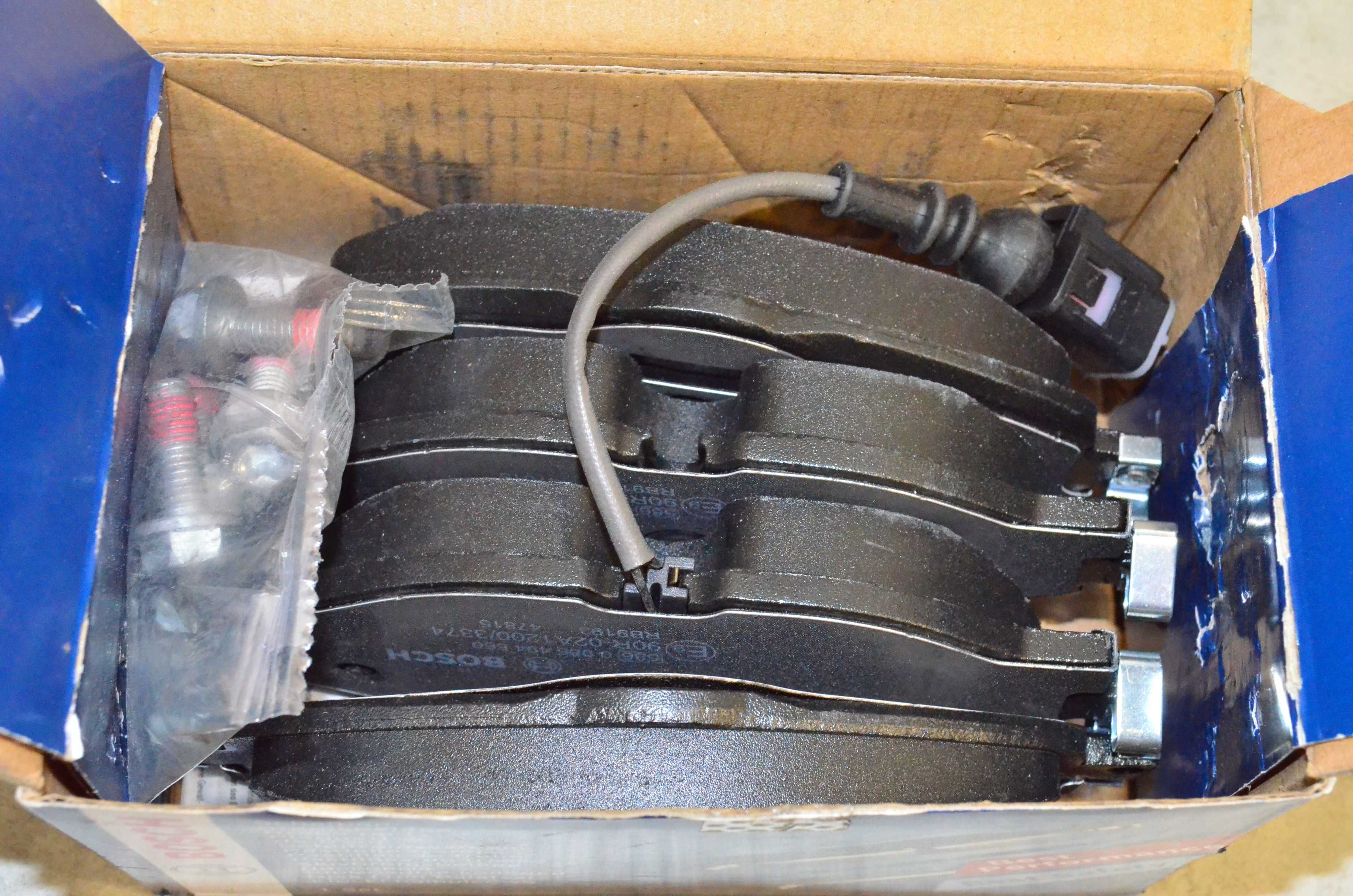 BOSCH Klocki hamulcowe przód AUDI A1 A3 Q2 Q3 TT SEAT ATECA LEON