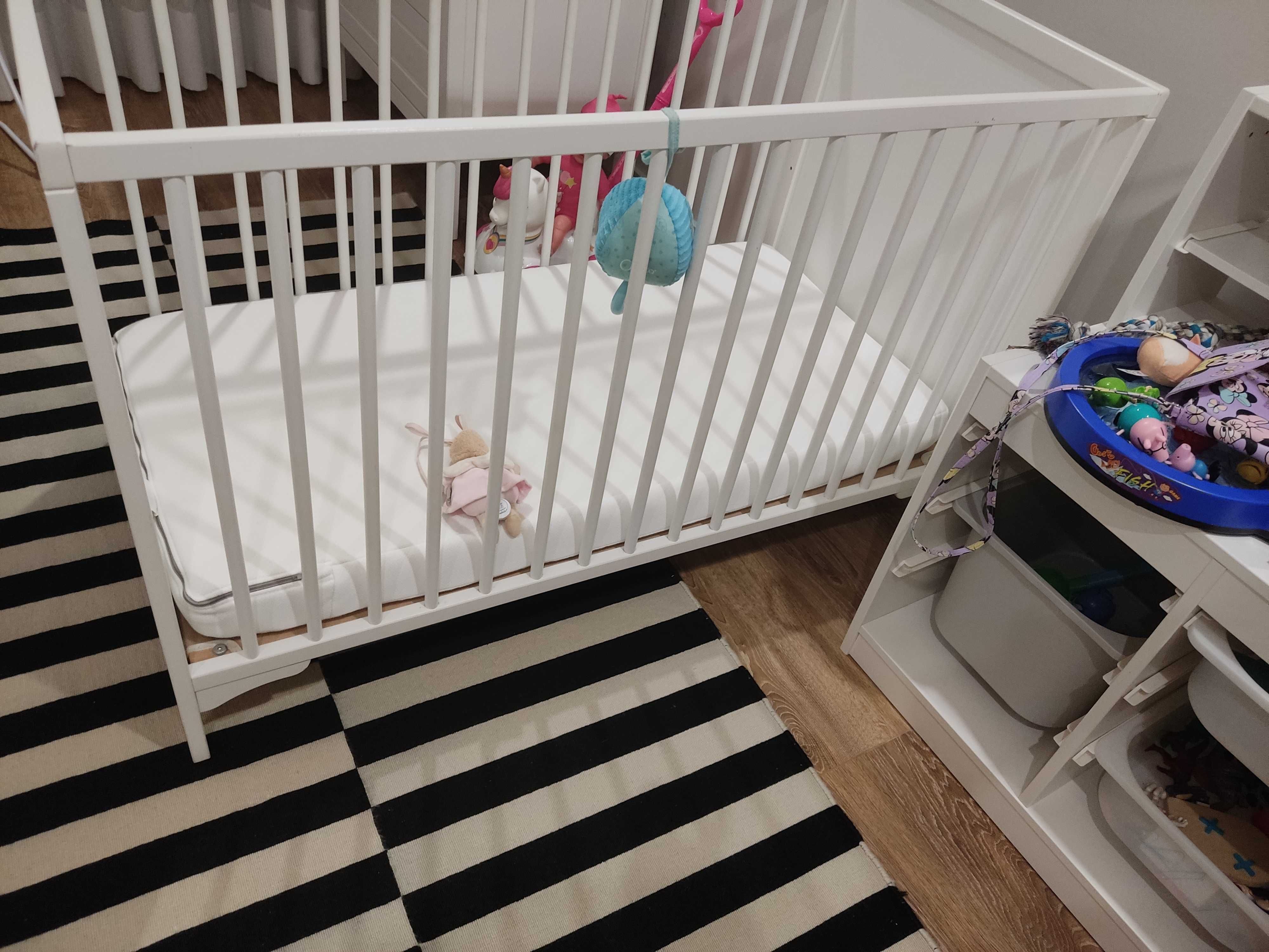 Berço Ikea branco com colchão